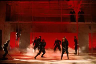 Stacy Keach as Macbeth and cast. (Photo: Carol Rosegg)